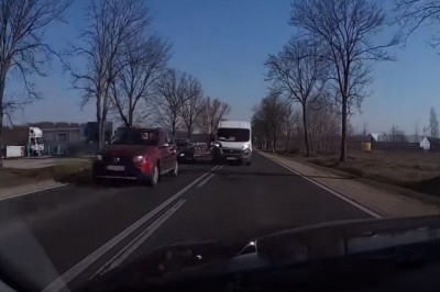 I jedzie taki cwaniak na wprost, na czołówkę. Gdy trafisz na typowego busiarza