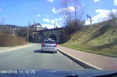 Zdolna Krynicka policja w akcji. Ciężko ogarnąć o co im chodziło