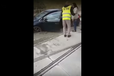 Kobieta wjechała w świeży beton w Sosnowcu. Budowlańcy nagrali jej wyczyn