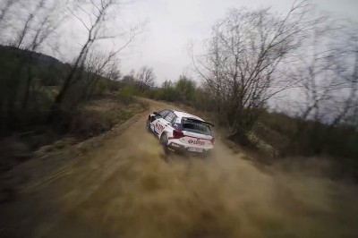 Kajetanowicz na torze kontra dron wyścigowy. To robi wrażenie