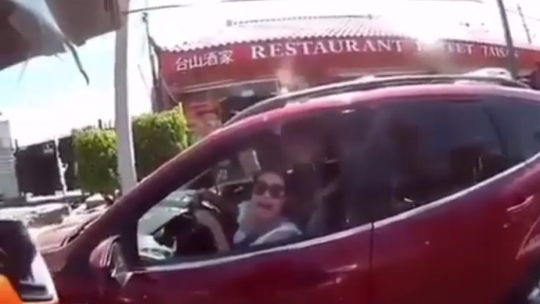 Karma momentalnie ją dopadła. Mogła jechać, a nie dyskutować z kierowcą