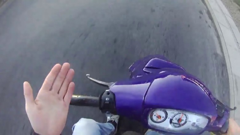Skuter kontra 2 policyjne motocykle. Gość nagrał swoją akcję