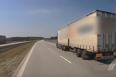Kompletnie porobiony kierowca TIRa jechał wężykiem po S8. Nagranie z autostrady