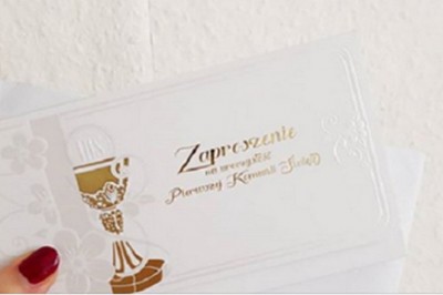 Dostałą zaproszenie na komunię córki swojej kuzynki. Gdy je przeczytała, parsknęła śmiechem 