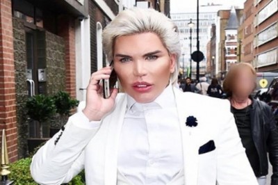 Żywy Ken udostepnił swoje zdjęcia sprzed operacji. Nawet najbliższa rodzina miała problem, żeby go poznać