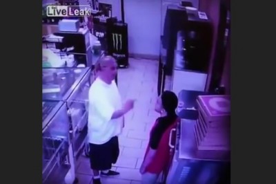 Kiedy startujesz do kasjera, ale on okazuje się większym kozakiem od Ciebie