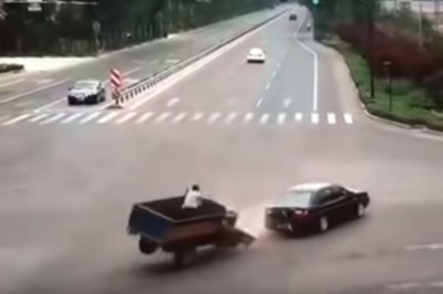 Tak wyglądała pomoc podczas wypadku na skrzyżowaniu. Chyba nie do końca ogarniali