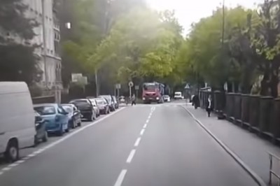 Nagranie z groźnego wypadku w Prudniku. 10-latek wpadł pod koła ciężarówki