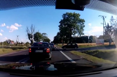 Wypadek motocyklisty. Tak się kończy omijanie korka pod prąd