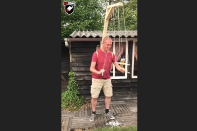 Chłopaki wymyślili najdziwniejszy sposób na picie browara. Imprezowa atrakcja