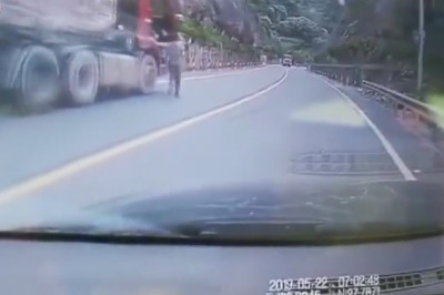 Jedziesz sobie spokojnie, a tu uciekający TIR bez kierowcy. Ziomek i jego mega akcja