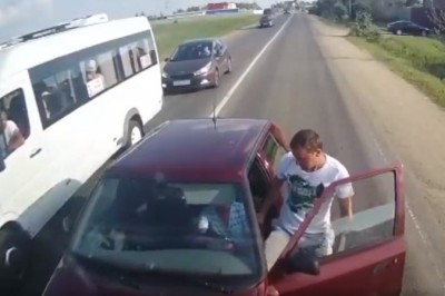 Był tak zrobiony, że nie mógł ustać na nogach. Inni wyciągali go zza kierownicy 