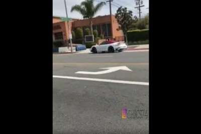 Skasował swoje Porsche na hydrancie. Nieudany popis na prostej 