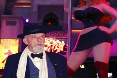 Janusz Korwin-Mikke ma żonę młodszą o 44 lata. Internauci twierdzą, że i tak ją zostawi 