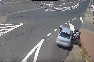 Nawalony dziadek z wnuczkiem na skuterze ucieka z miejsca kolizji