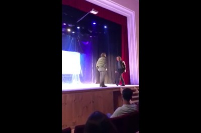 Dostał liścia podczas przedstawienia. Gdy chcesz pokazać jakim dobrym jesteś aktorem