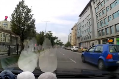 Mistrzyni zmiany pasa w kilka sekund rozwala Golfa - Warszawa