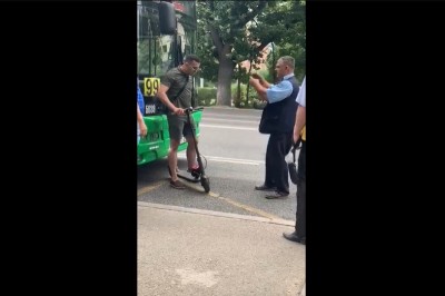 Pobił kierowcę autobusu i został potrącony przez auto. Karma szybko go dopadła