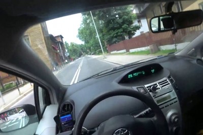 Jego to bawiło, a wyszło żenująco. O mało nie potrącił ludzi na pasach