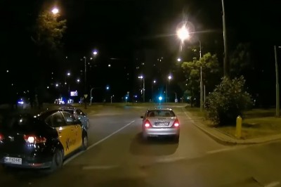 Reakcja kierowcy MyTaxi na widok Mercedesa przecinającego pasy - Warszawa