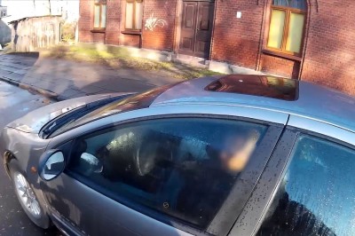 Popis chamstwa na ulicy w Łodzi. Trąbi, wyzywa i pluje, ale po chwili dopada go karma