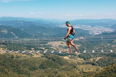 Most linowy nad przepaścią na Słowacji. Idealne miejsce, gdy brakuje Ci adrenaliny
