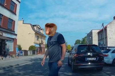 Zablokował drogę i jeszcze ma pretensje. Klakson tylko go nakręcił