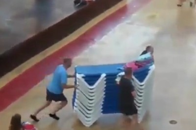 Mistrzostwa „Januszy i Grażyn” w rozkładaniu leżaków przy basenie w hotelu 