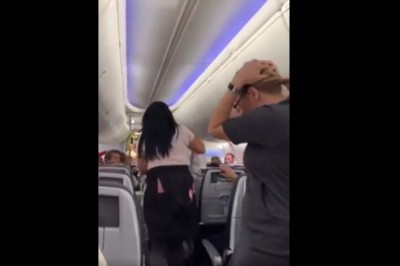 Zrobiła mu jazdę w samolocie za to, że zerknął na inną. Mocno poleciała