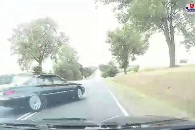 Dachowaniem zakończyło się wyprzedzanie 22-latka w Audi