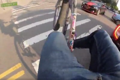 Ziomek na rowerze kontra Camaro. Jeszcze miał pretensje