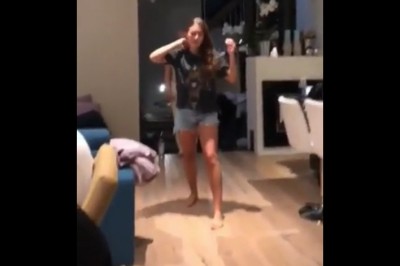 Dziewczyny na domówce pokazują niezłe sztuczki. Wyjścia na balety raczej nie będzie