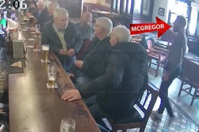 Zawodnik MMA Conor McGregor pobił starszego pana w pubie - nagranie