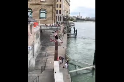 Nie wierzyli, że to zrobi. Konkretny skok do rzeki w centrum miasta