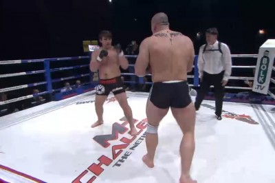 Mały Rosjanin kontra duży Polak. Mocne spotkanie w ringu