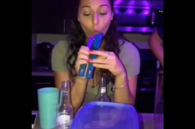 Wkręcanie koleżanki na imprezie. Nie mogła ogarnąć jak to się dzieje 