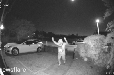 Nagranie z kradzieży Tesli w 30 sekund. Tak się to robi na walizkę 