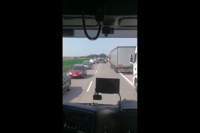 Pod prąd korytarzem życia. Nagranie ze skandalicznego zachowania na A4