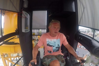 Zastanawialiście się jak wygląda praca na żurawiu? Gość wszystko pokazuje