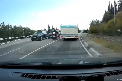 Tak się kończy wyprzedzanie na czwartego motorem. Wakacyjny powrót