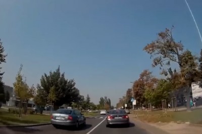 Szybka kara dla taksówkarza za wyprzedzanie na pasach