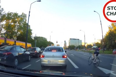 Starcie taksówkarza z rowerzystą w Warszawie. Popis chamstwa na drodze