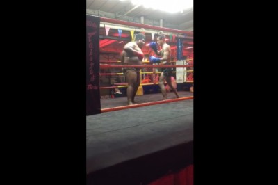 Spotkanie małego i dużego w ringu. Poszli na konkretną wymianę ciosów