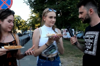 „Co ma 13,8 cm i zadowala kobietę?” Dziewczyna i jej mistrzowska odpowiedź