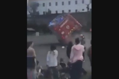 Miał być pokaz gaszenia auta, a wyszedł niezły przypał