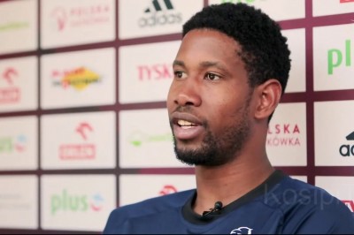 Wkurzony Leon po przegranym meczu daje upust swoim emocjom