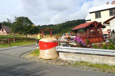 Dzwon z prywatnym samochodem podczas Rajdu Wisły. Za ostre wejście w zakręt 