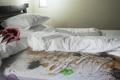 Porównali łóżka ludzi do legowisk szympansów. Nie wypadamy za dobrze 