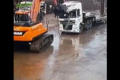 Nawalony operator koparki demoluje Range Rovera swojego szefa