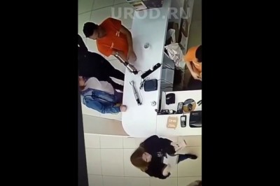 Sprzedawca mocno przesadził. Prezentacja blendera w sklepie elektronicznym 